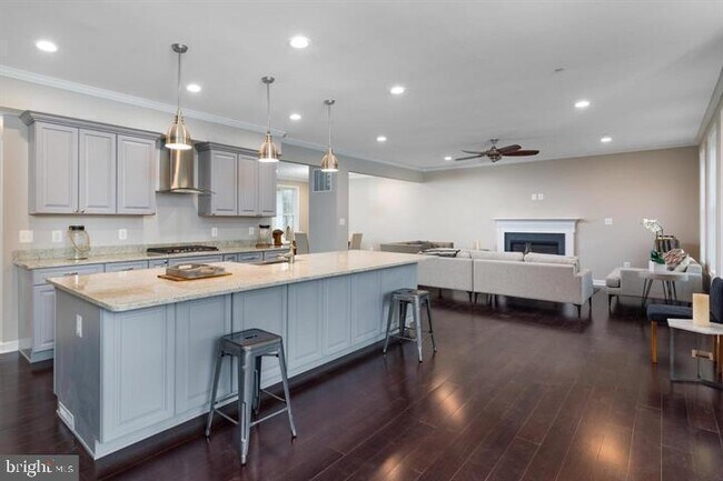 Building Photo - 1201 Regal Ln