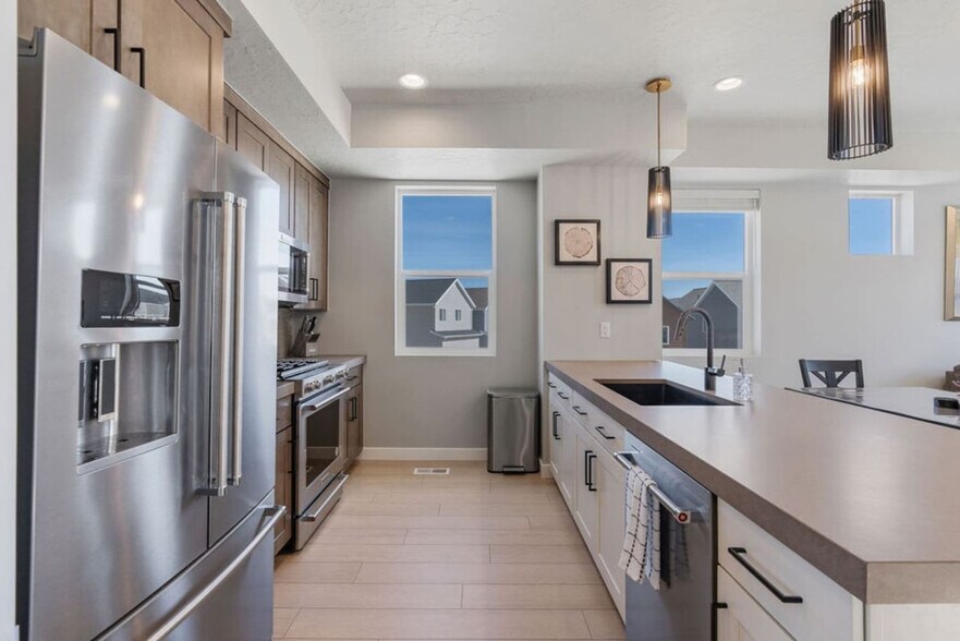 Building Photo - 6831 Silver Creek Dr