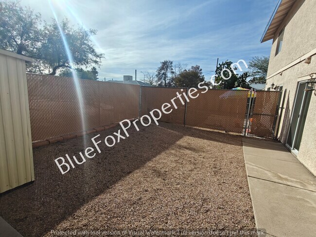 Building Photo - 4122 E Bermuda St