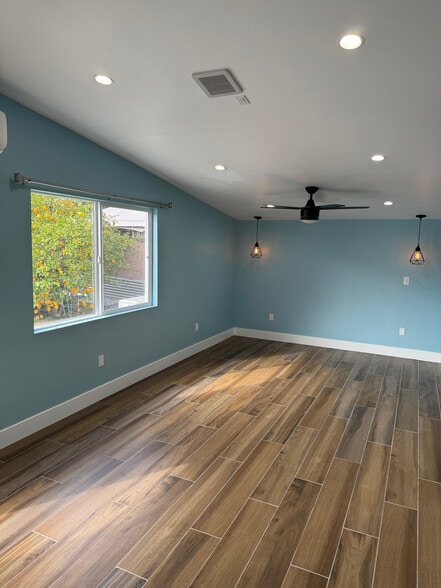 Building Photo - 6439 1/2 Graves Ave