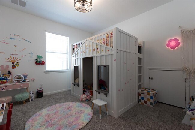 Building Photo - 2332 Giona Pl