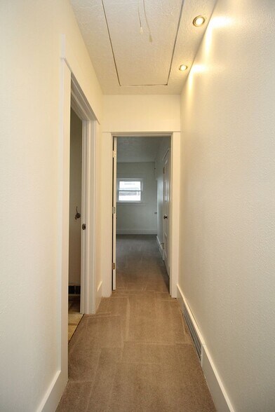Building Photo - 4626 NE 96th Ave