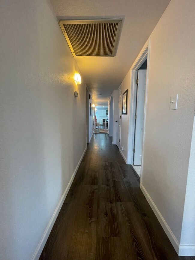 Building Photo - Spacious