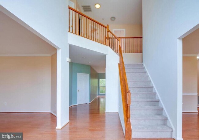 Building Photo - 8464 Hessian Hill Ct
