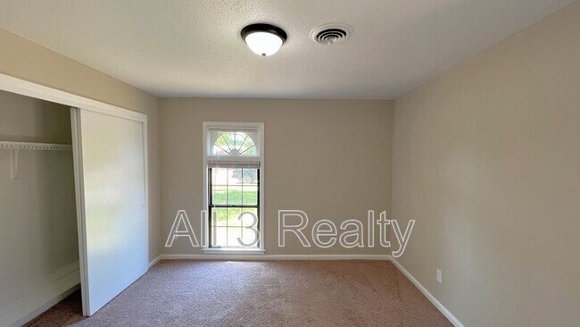 Building Photo - 418 Stroll Dr