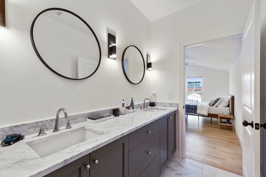 double vanity - 688 Exchange St SE