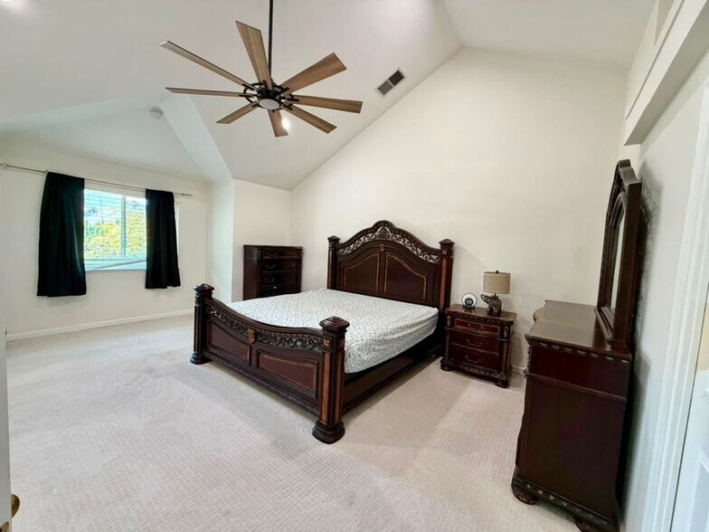 Building Photo - 7293 Valley Trl Dr