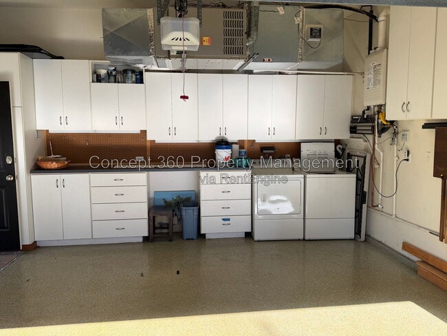 Building Photo - 237 Novara Dr