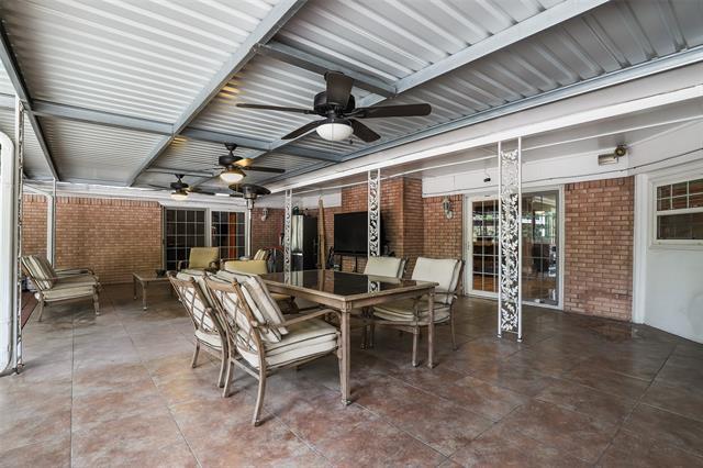 Building Photo - 6545 Lyndon B Johnson Fwy