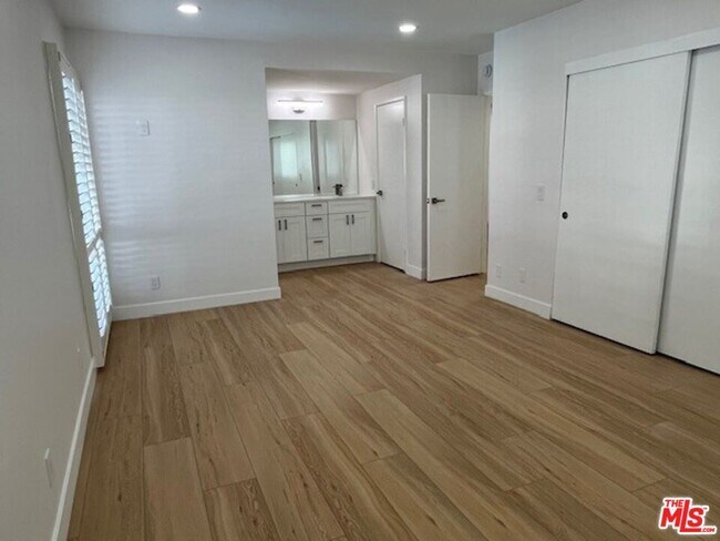 Building Photo - 1738 Palisades Dr