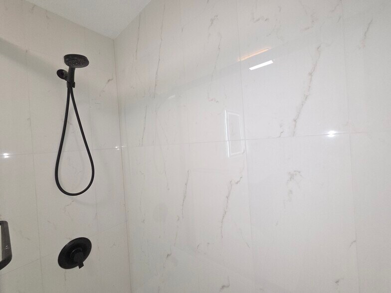 Building Photo - 5305 Buckhead Cir