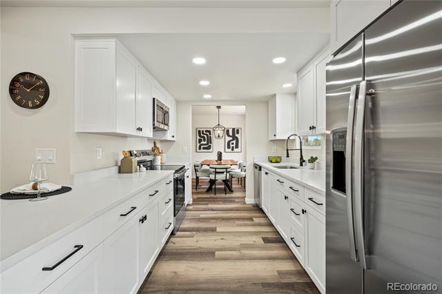 Building Photo - 5599 W Maplewood Pl
