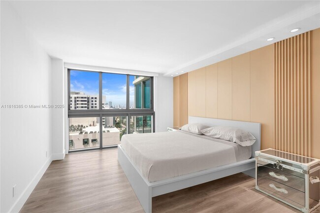 Building Photo - 2655 Collins Ave