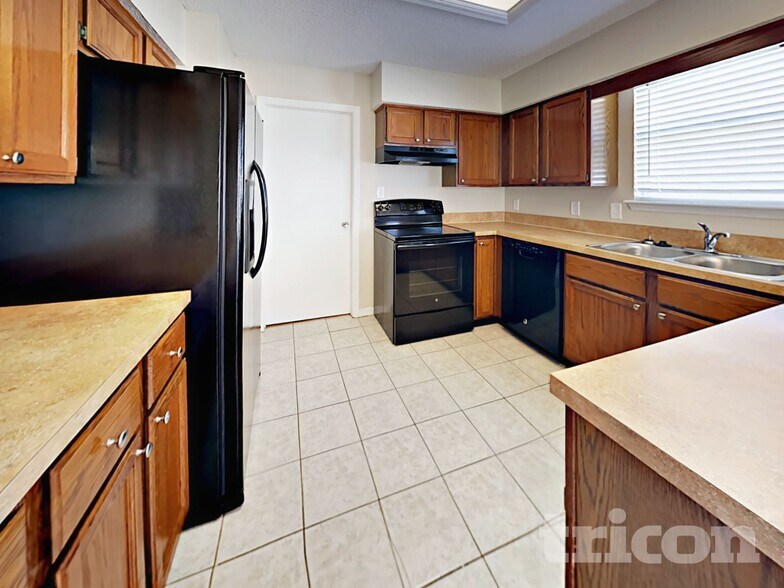 Building Photo - 6747 Long Meadow Cir S