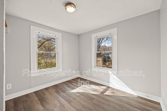 Building Photo - 1127 W 5th Ave