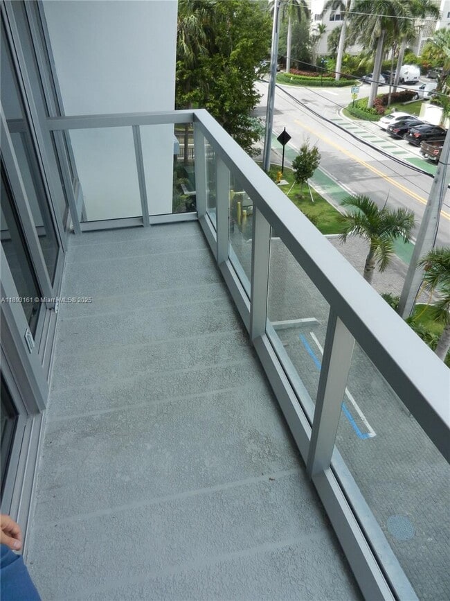 Building Photo - 9940 W Bay Harbor Dr