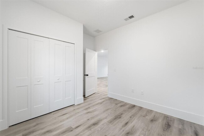 Building Photo - 3427 W Webster Pl