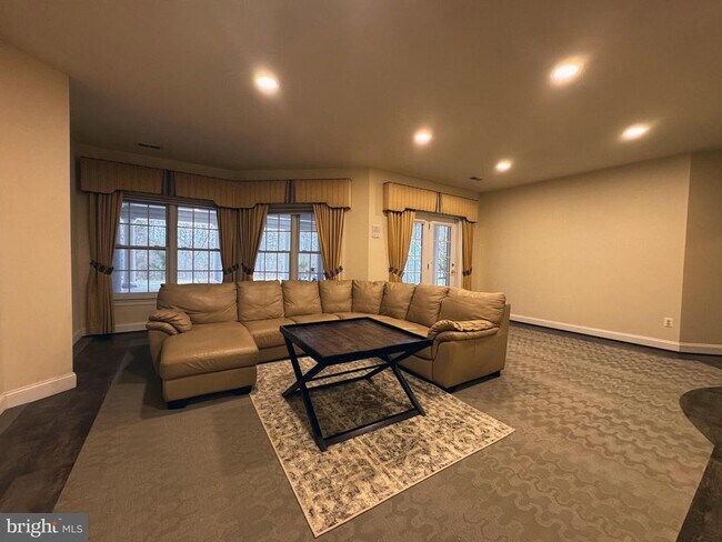 Building Photo - 5211 Rosalie Ridge Dr