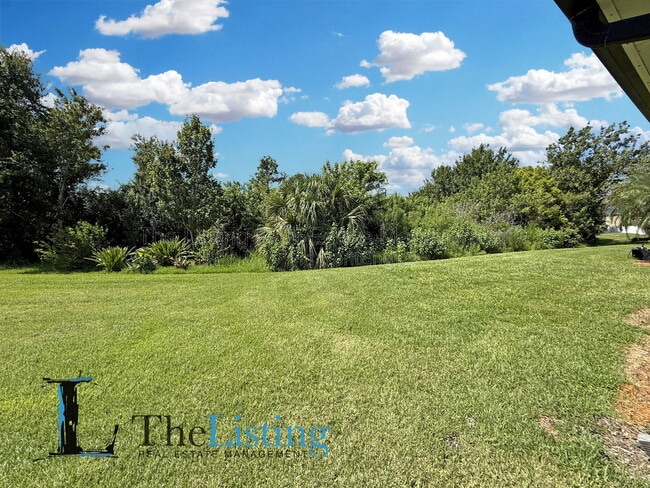 Building Photo - 7411 Surrey Wood Ln