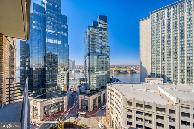 Building Photo - 675 S President St