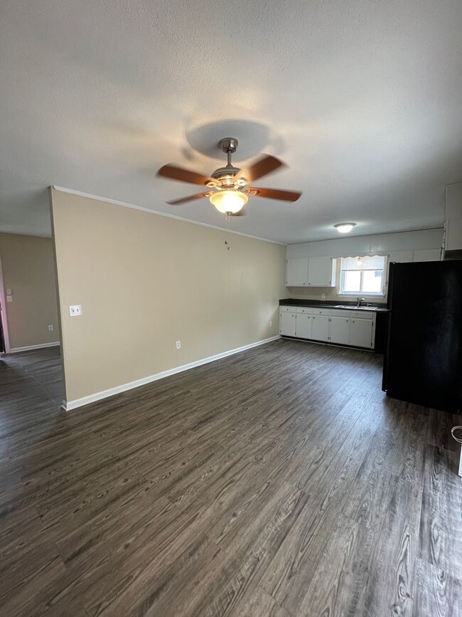 Building Photo - One Month Free please ask for details!!!!