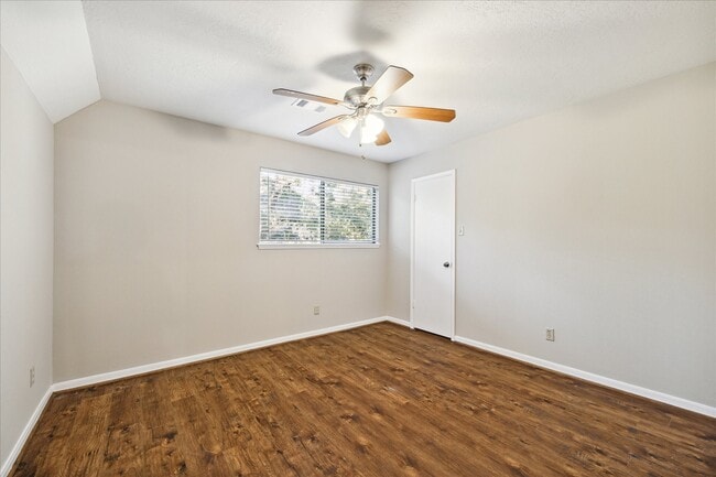 Building Photo - 4 Falling Star Rd