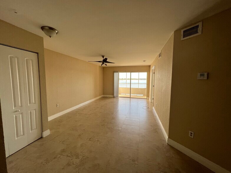 Building Photo - 2861 N Oakland Forest Dr