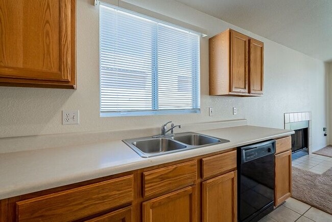 Building Photo - Warm Desert Living in La Cholla Ridge – 3 Bedroom Tucson Retreat