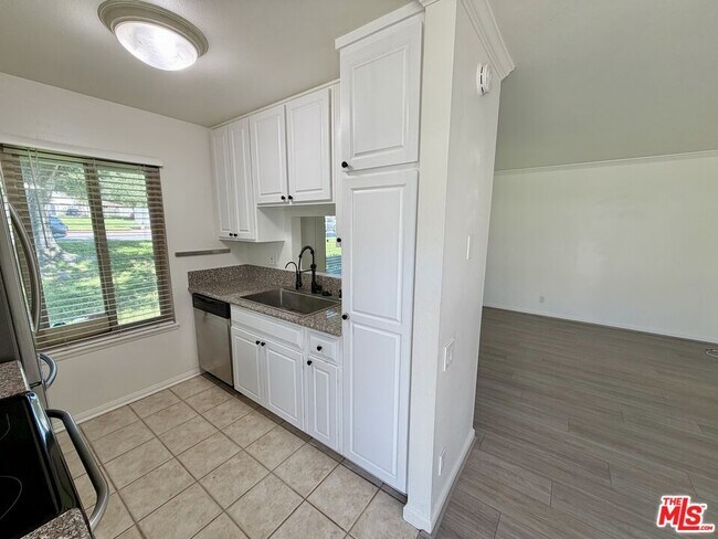 Building Photo - 1676 Orinda Ct