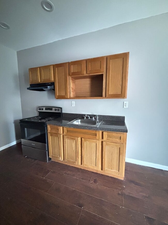 Building Photo - 1864 E Cornwall St