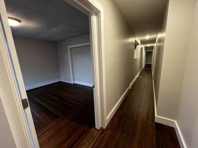 Building Photo - 158 Holland St