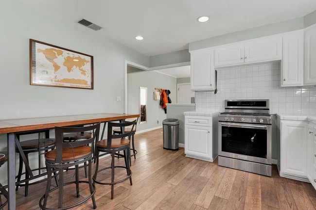 Building Photo - 227 Valle Vista Ave