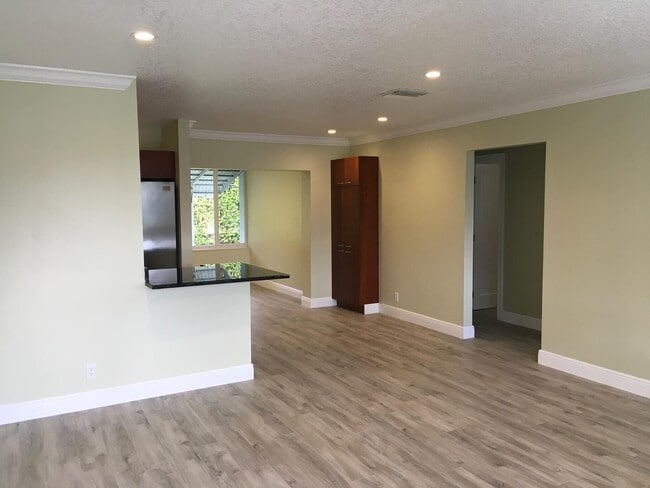 Building Photo - 1101 Leisure Ln