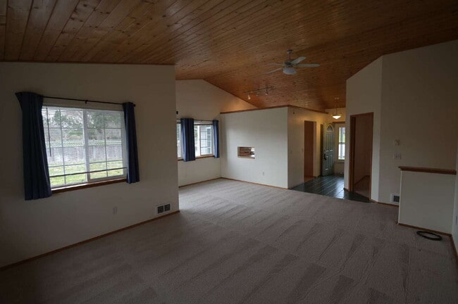 Building Photo - 3 bed 2 bath near Carrie Blake Park, in Sequim