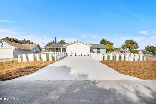 Building Photo - 121 Lakeside Cir