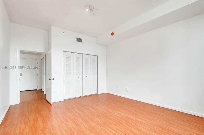 Building Photo - 1350 NW 8th Ct