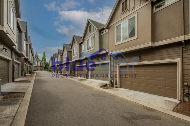 Building Photo - 2412 NW Roseburg Terrace