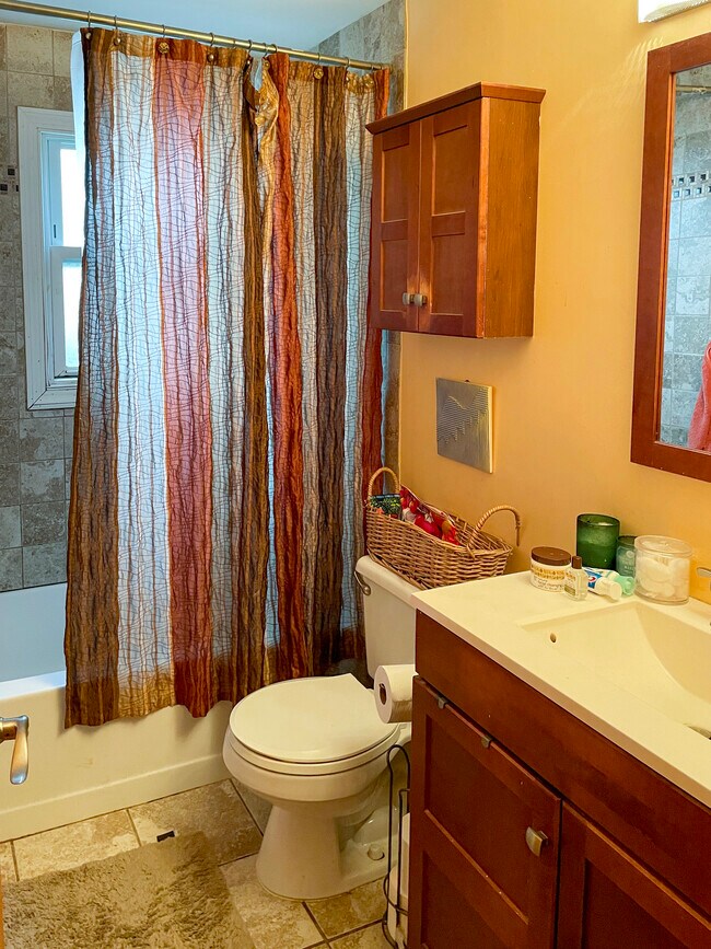 Building Photo - 24 Sunset Rd