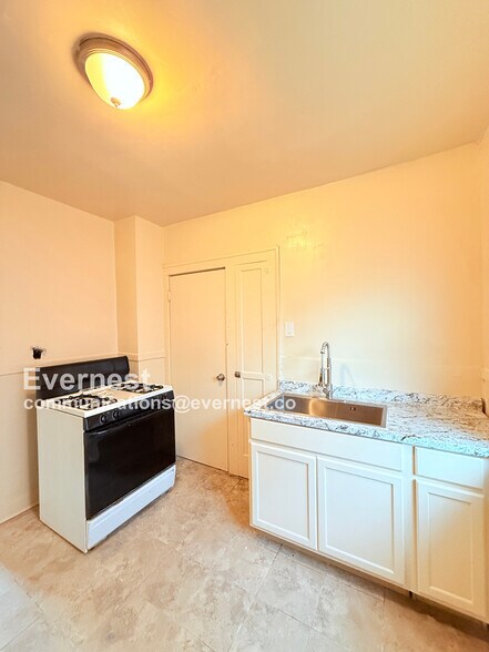 Building Photo - 12021 Stoepel St