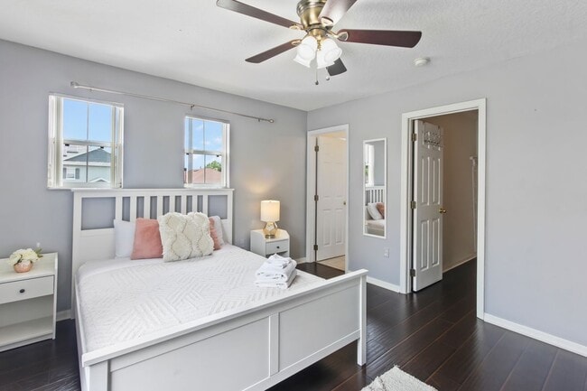 Building Photo - 131 Willow View Dr