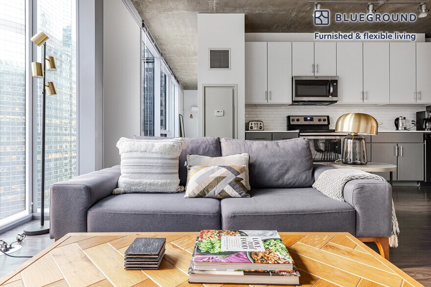 Building Photo - 215 W Lake St