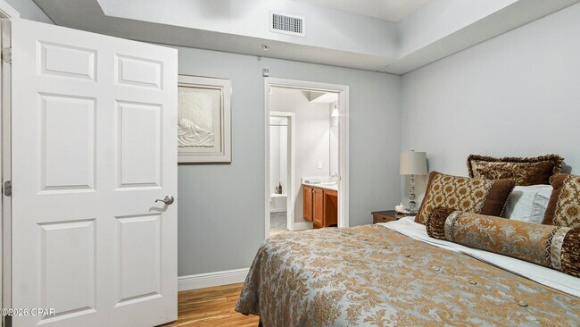 Building Photo - 2400 Grandiflora Blvd