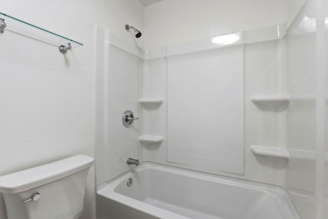 Building Photo - Freshly Renovated Single-Family Townhouse for Rent