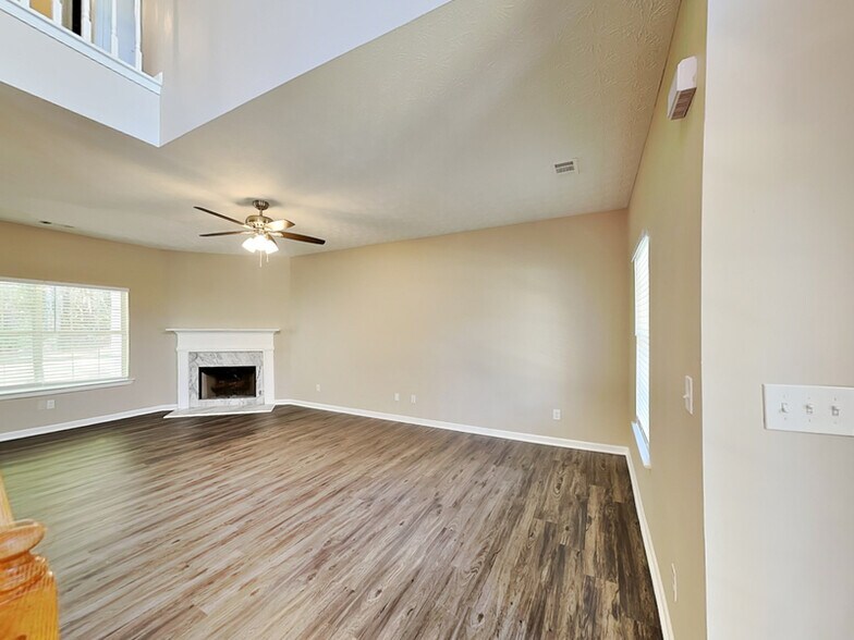 Building Photo - 217 Autumn Ridge Dr