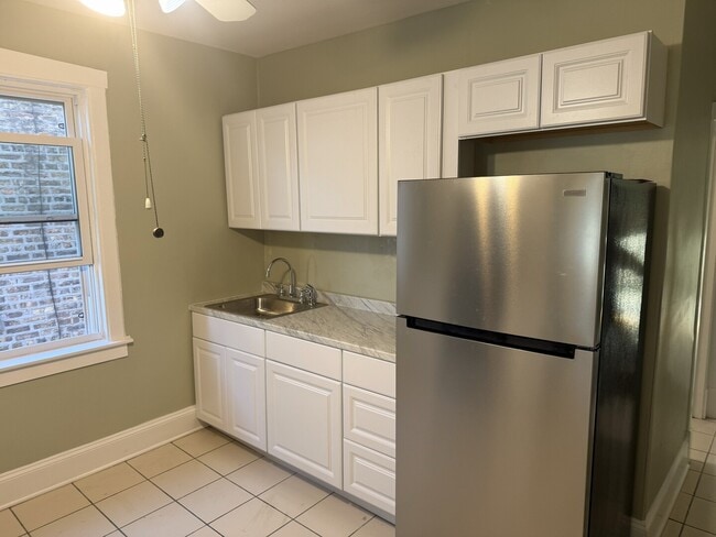 Building Photo - 4253 N Austin Ave