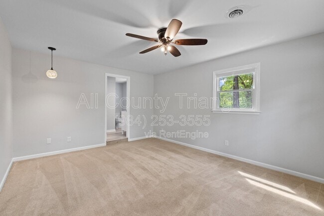 Building Photo - 5105 Pine Dr