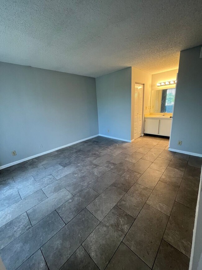 Building Photo - ONE BEDROOM ONE BATHROOM! WATERFRONT COMMU...