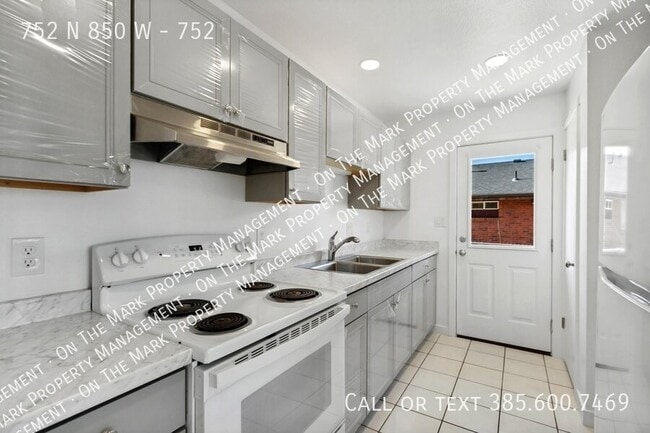 Building Photo - 752 N 850 W St