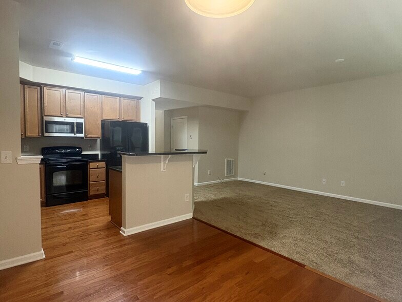 Building Photo - 111 Grande Sky Ct