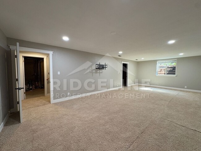 Building Photo - 948 N 900 E